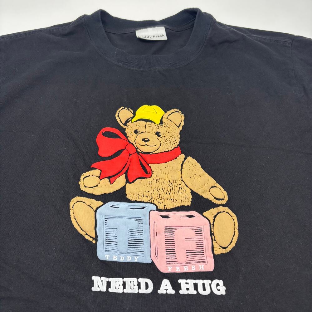 Teddy Fresh XL Black "Need A Hug" Bear Graphic Short Sleeve Crew Neck T-Shirt